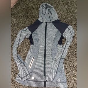 Lululemon size 4 grey shirt